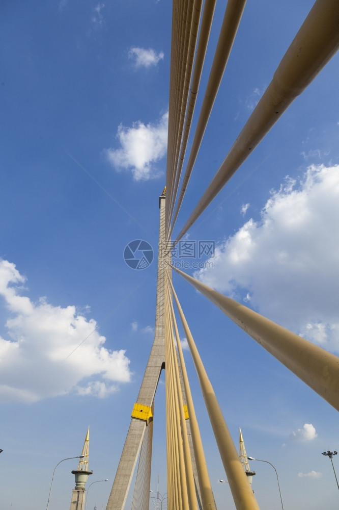 建造曼谷拉玛八桥白天云层覆盖空金属图片