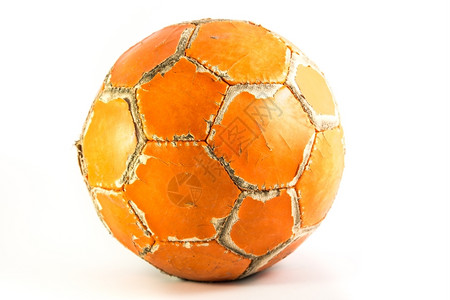 欧洲的磨旧橙色足球杯子木头图片