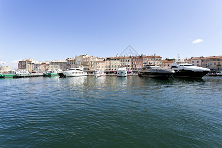旅行港口法国里维埃拉的StTTropez老村海洋视图建造图片