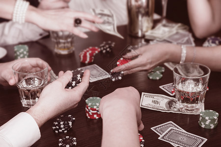 游戏筹码素材地下赌场注和芯片的关闭机会红色的背景