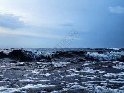 坏的天气恶劣时海浪波风景优美泡沫图片