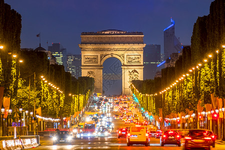 凯旋门之约欧洲凯旋著名的法国巴黎对香普ElyseesTriumphal拱之夜夏普Elysees和夜中ArcdeTriomphe的频繁交通背景