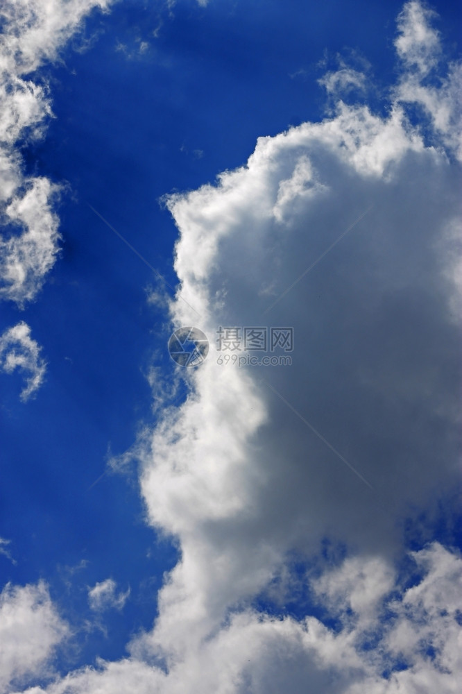 蓝天白云和太阳完美宁静自然图片