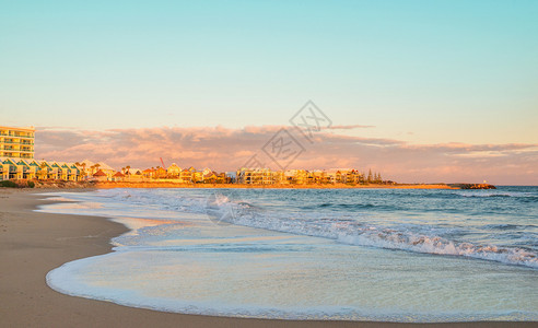水靠近天际线曼都拉美丽的天线和日出时海滩风景西澳大利亚州珀斯附近图片