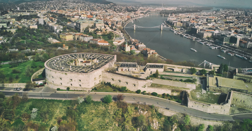 匈牙利布达佩斯Citadel和城市天线全景空中观测地标水图片