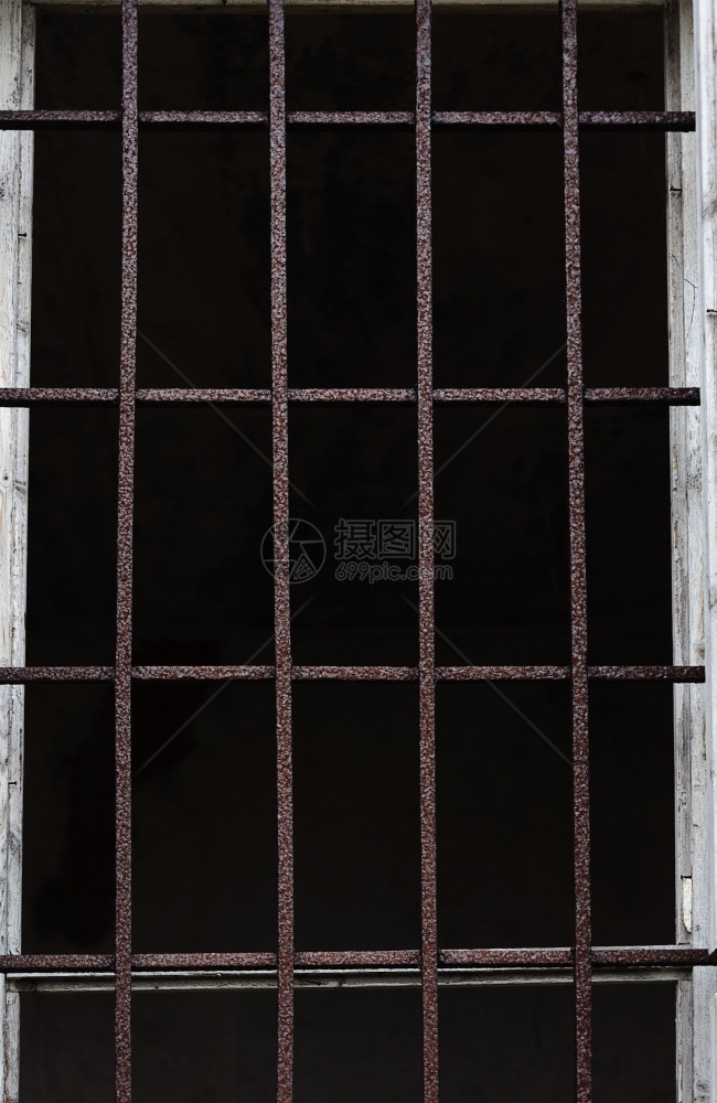 安全保护旧楼的铁栏窗有栅危险刑事图片