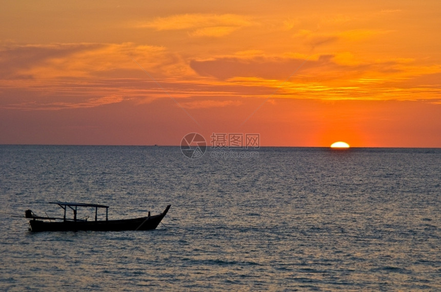 泰国安达曼海美丽的日落岸线亚洲传统的图片
