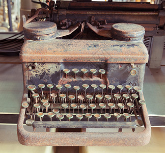关闭旧式打字机信纸经典的图片
