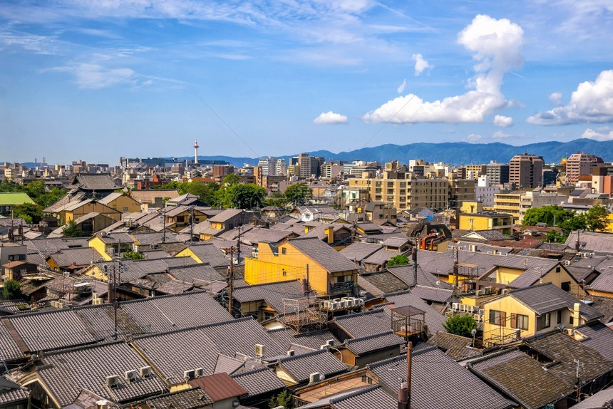 旅行日本蓝色天空的旧城京都早晨白天图片