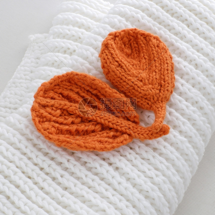 纱配饰温暖的给有爱母亲手工制作Diy手工礼物毛线上编织的白围巾在寒冬冷日温暖图片