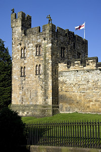 英格兰东北部诺森伯Alnwick镇Alnwick城Alnwick城堡自196年2月0日伊夫斯德韦西成为Alnwick男爵并建造了图片