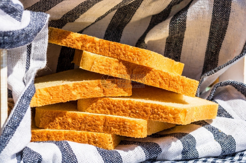 烤面包的切片生锈成份传统的小麦产品图片