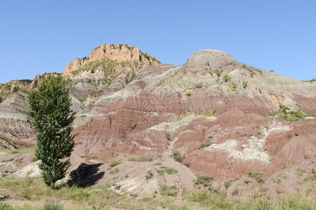 甘肃的丹夏山地形多姿彩岩石红色的沙漠图片