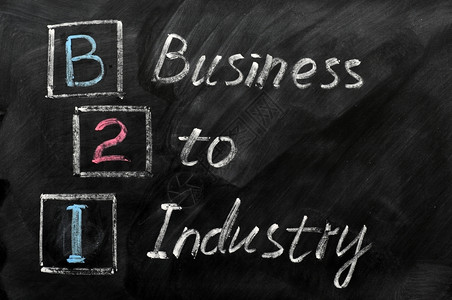 B2I的缩写企业对工在黑板上写作首字母缩略词用过的演讲图片