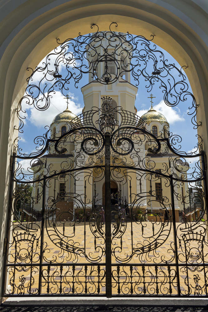 金子基督户外俄罗斯考卡萨Nalchik市玛格达琳教堂图片