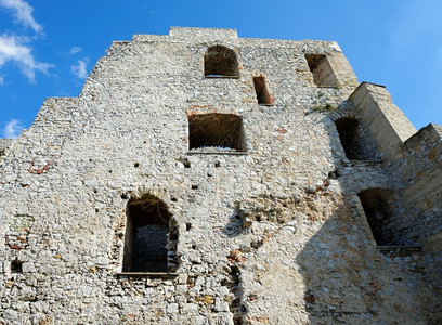 夏天斯洛文尼亚中世纪Celje城堡废墟隔离墙锯齿堡垒图片
