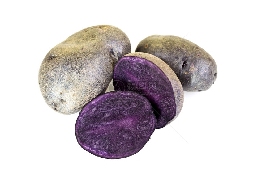 淀粉美味的所有马铃薯是一种新的土豆品在皮肤和肉身中呈现深紫色红番薯图片