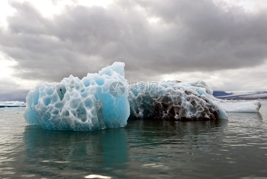 泻湖水冰岛著名的Jokulsarlon冰川湖的山融化源于Vatnajokull漂浮的冰山这个位置被用于各种动作电影大西洋图片