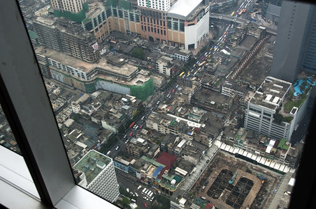 高窗口视图交通泰国城市图片