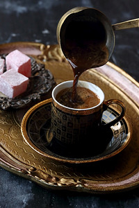 棕色的土耳其咖啡和喜菜咖啡黑色的优质图片