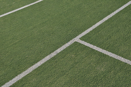 游戏草地在户外网球场人工草上的白线条图片