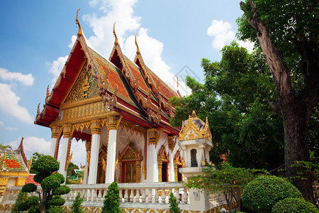 蓝色的泰国曼谷有蓝天的泰国寺庙信仰场景图片
