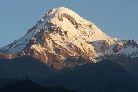 一脉定格局一天亮的光芒卡兹贝克山高加索脉佐治亚欧洲顶峰兹敏达卡别克背景