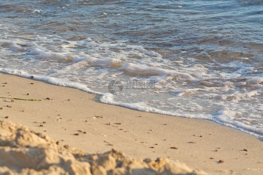 西班牙海滩泡沫状的波与冲击沙滩粒子大型封闭背景纹理泡沫浪与撞击沙滩波与泡沫沙滩图片