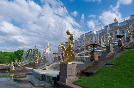喷雕像大理石级联彼得霍夫宫俄罗斯圣彼得堡2015年6月3日图片