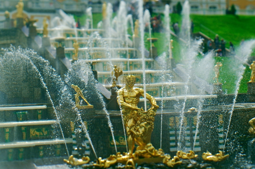 夏天雕塑大级联彼得霍夫宫俄罗斯圣彼得堡2015年6月3日喷泉图片