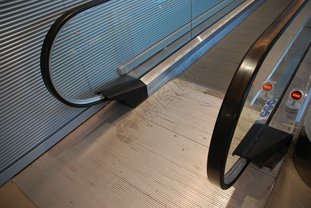 建造城市的商业在国际机场移动扶梯车的自升降机图片