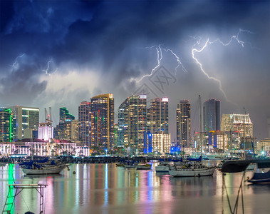 海水圣迭戈市中心风暴即将到来从城市港口到加利福尼亚州坏的图片