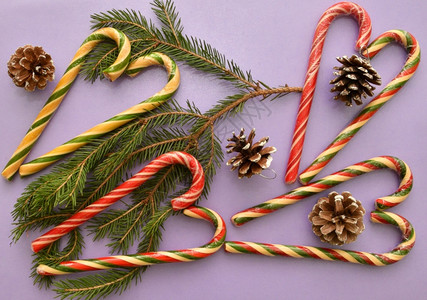 庆典盛宴圣诞焦糖或甘蔗一种普通的生菜和卷瓜分枝棒糖高清图片