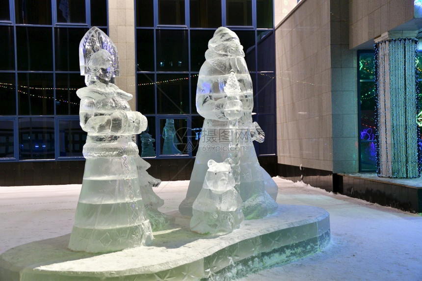 圣诞节在新年夏夜用冰做成的精华人物数字目的冬天图片