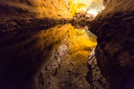 西班牙兰萨罗特岛的绿洞穴惊人的熔岩管和旅游景点奎瓦青菜联盟图片