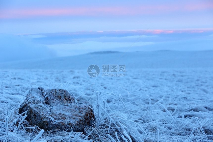 北高加索山脉日出俄罗斯北高加索地区早晨岩石白色的图片