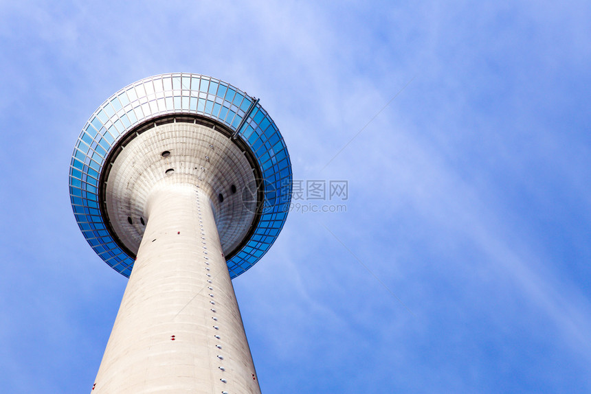 欧洲德国杜塞尔多夫的电视报台Rheinturm港口城市的图片