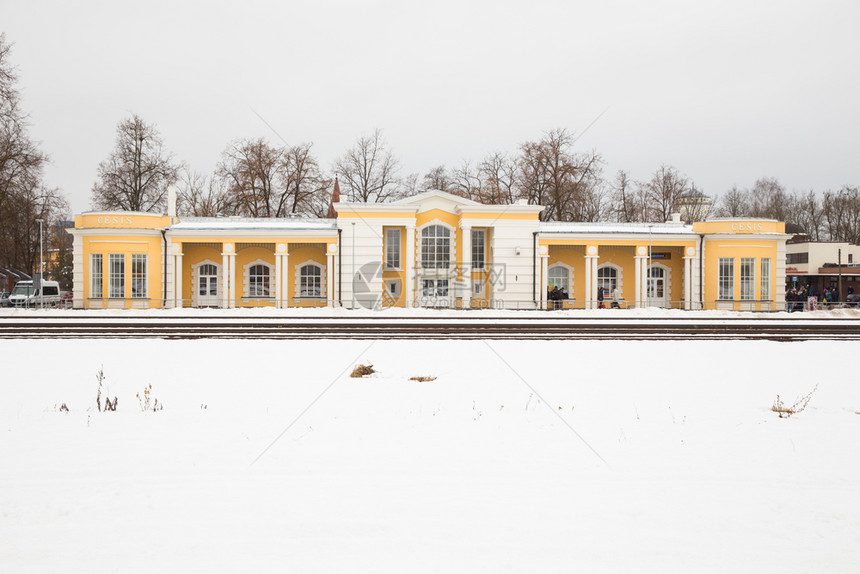 Cesis市拉脱维亚火车站建筑民族和雪2018年冬季到达遗产城市图片