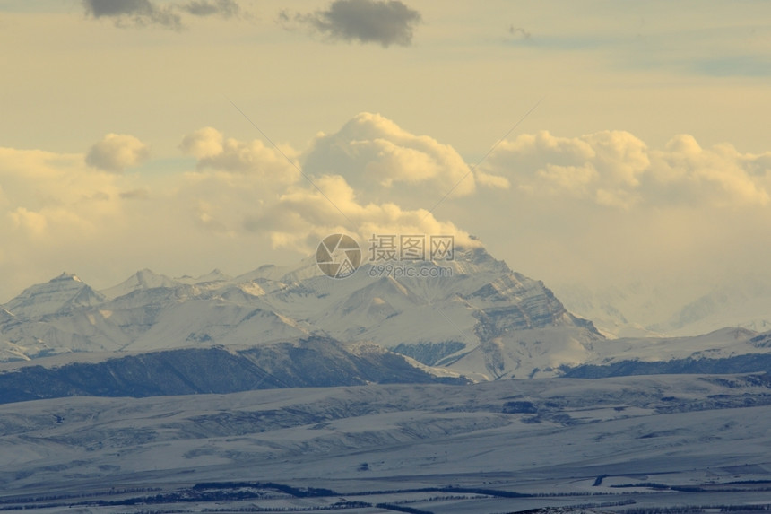 俄罗斯北高加索Pyyatigorsk山脉日落厄尔布鲁士岩石家图片