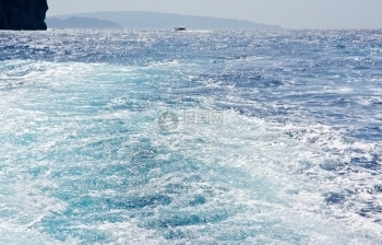 岛屿七月海岸7在西班牙巴利阿里群岛Mallorca岛的海洋景观船上风唤醒图片