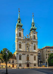 英石夏天历史镇匈牙利布达佩斯1802年匈牙利布达佩斯圣安娜教堂在匈牙利布达佩斯一个阳光明媚的夏日晨间圣安娜教堂背景