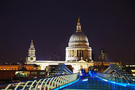 圣保罗大教堂晚上在联合王国伦敦市举行克拉夫琴科英国的桥图片