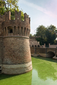 人们旅游建筑学罗卡桑维塔莱丰内拉托城堡13世纪意大利艾米亚罗马涅大区帕尔图片