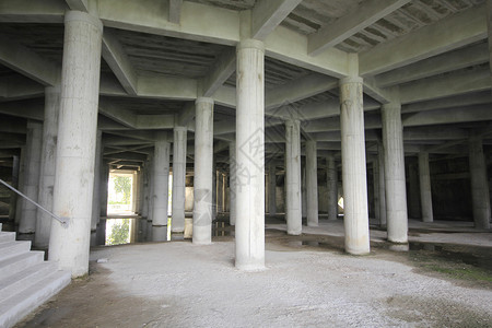 大理石建筑基地的圆柱子内部支图片