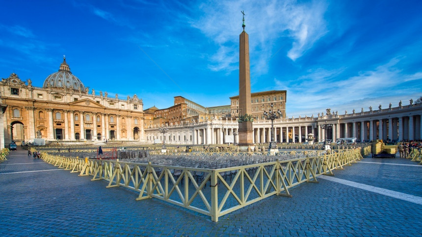 建筑学历史的意大利罗马2015年3月24日梵蒂冈罗马圣彼得广场全景图凌晨为第二天与教皇弗朗西斯会面做准备意大利日罗马圣彼得广场全图片