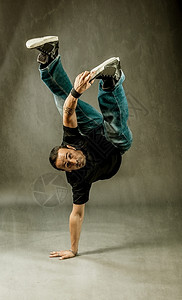 活力照片来自从事节日舞蹈运动的男子积极成人图片