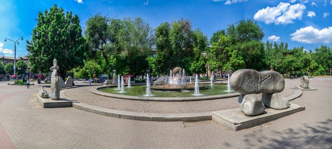 夏日新品上市公园建造季节乌克兰扎波罗热0721乌克兰扎波罗热的生命之泉阳光明媚的夏日早晨乌克兰扎波罗热的生命之泉背景