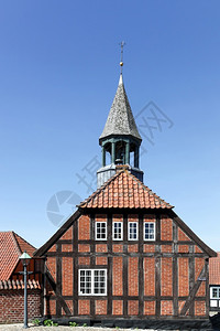 旅游村庄历史的丹麦Ebeltoft市政厅图片