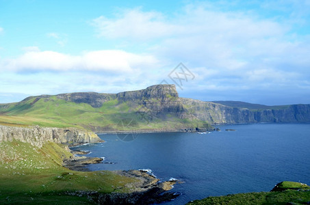 内赫布里底群岛苏格兰Skye的NeistPoint摩尔人放牧美丽的背景