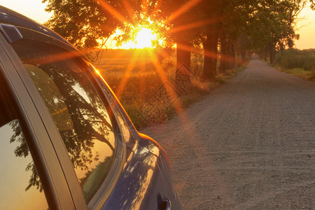 日落和汽车图片